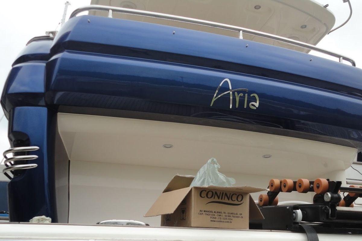 Iate com pintura personalizada Conthane